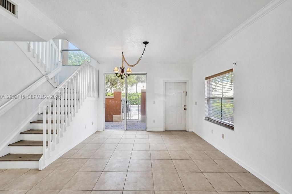 For Rent: $2,800 (3 beds, 2 baths, 1396 Square Feet)