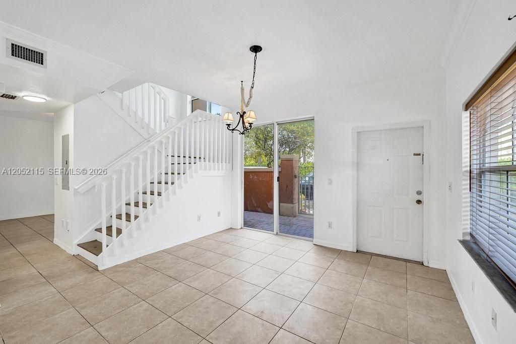 For Rent: $2,800 (3 beds, 2 baths, 1396 Square Feet)