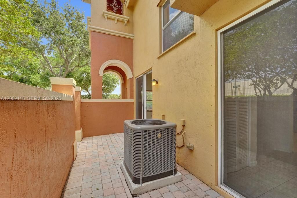 For Rent: $2,800 (3 beds, 2 baths, 1396 Square Feet)