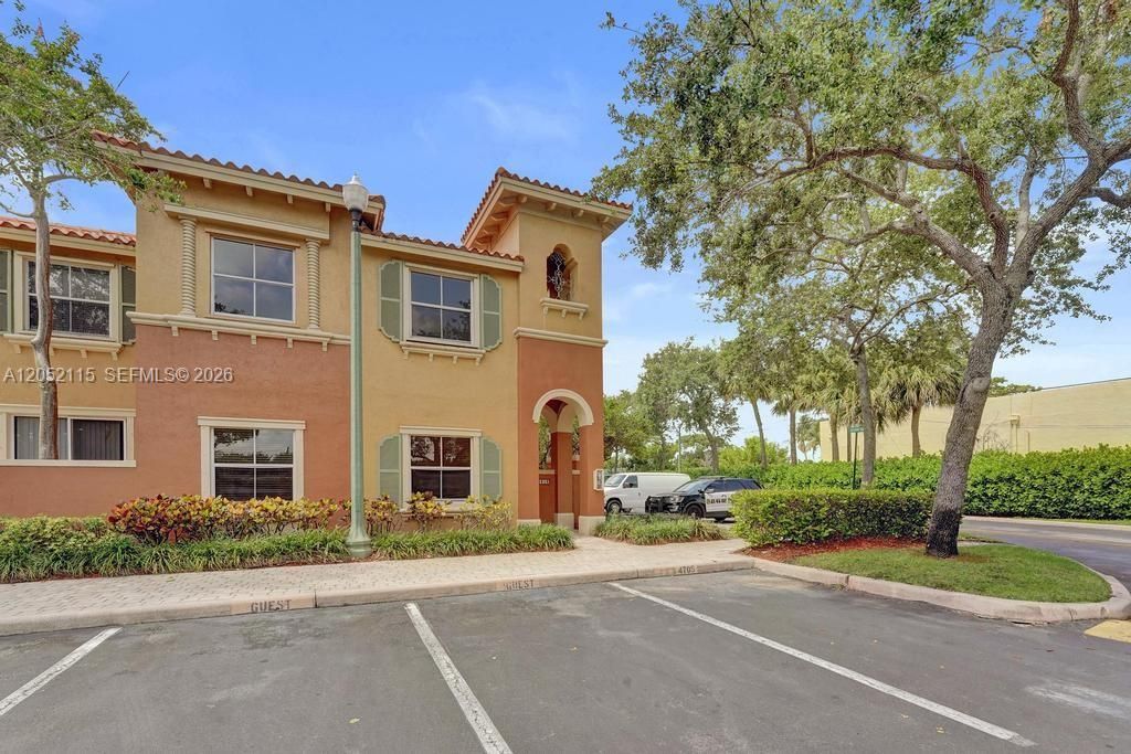 For Rent: $2,800 (3 beds, 2 baths, 1396 Square Feet)