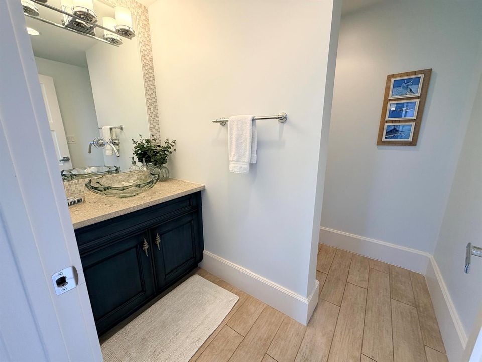 Guest Bath off Living Room