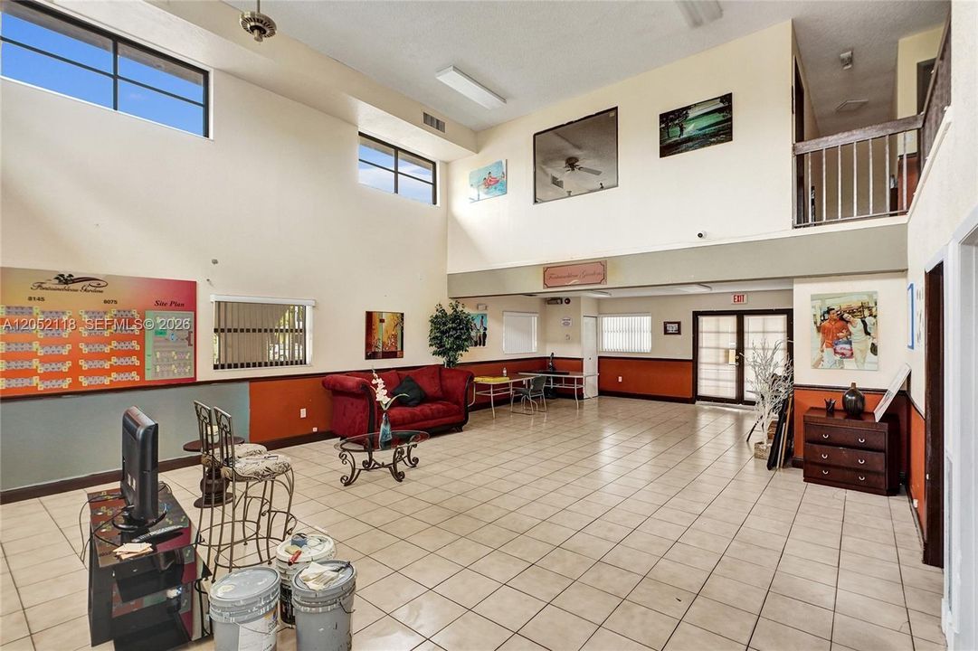 For Rent: $2,400 (2 beds, 2 baths, 870 Square Feet)