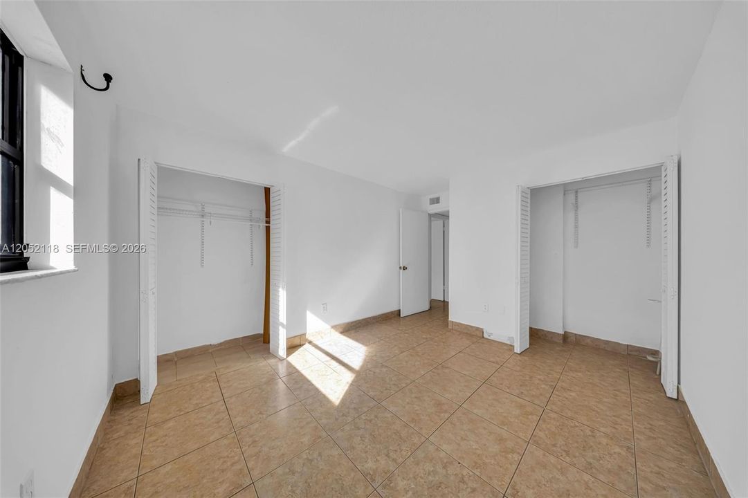 For Rent: $2,400 (2 beds, 2 baths, 870 Square Feet)