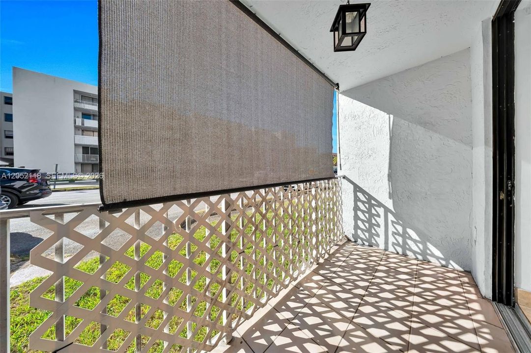 For Rent: $2,400 (2 beds, 2 baths, 870 Square Feet)