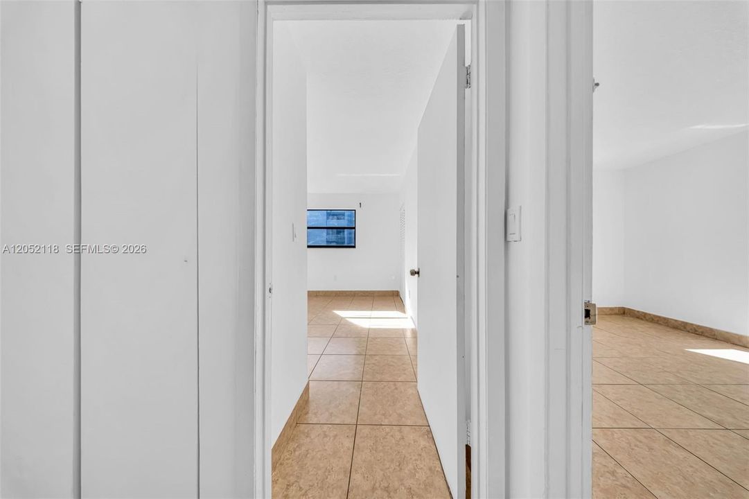 For Rent: $2,400 (2 beds, 2 baths, 870 Square Feet)