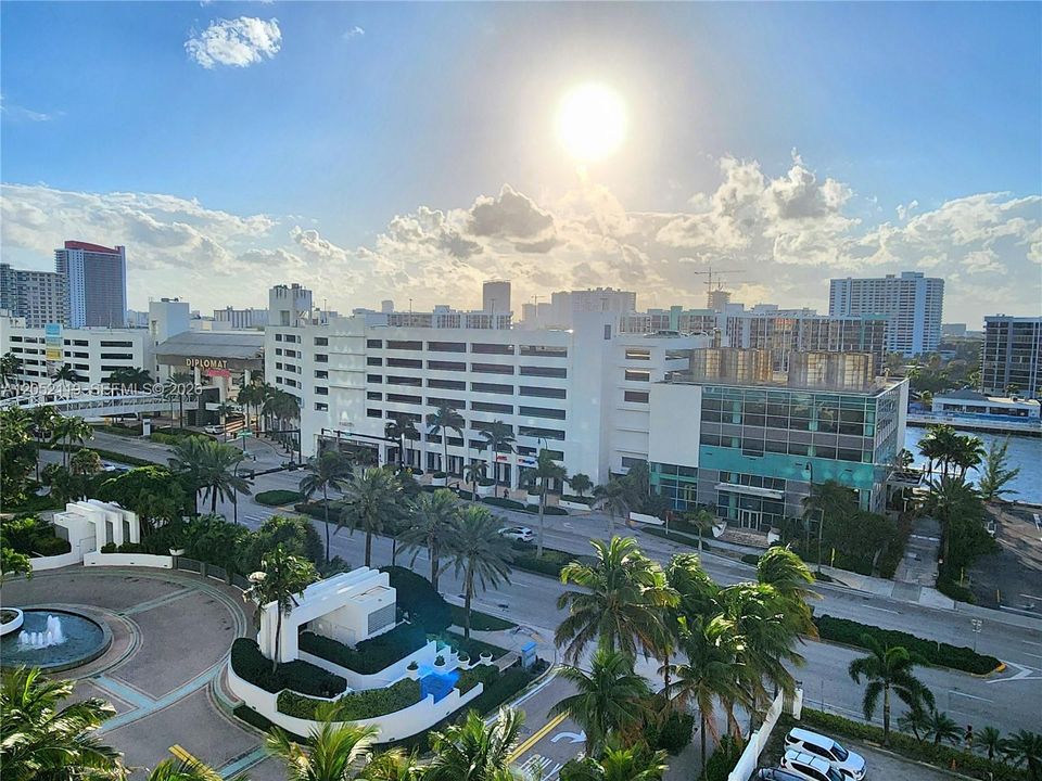 For Sale: $599,000 (2 beds, 2 baths, 1360 Square Feet)
