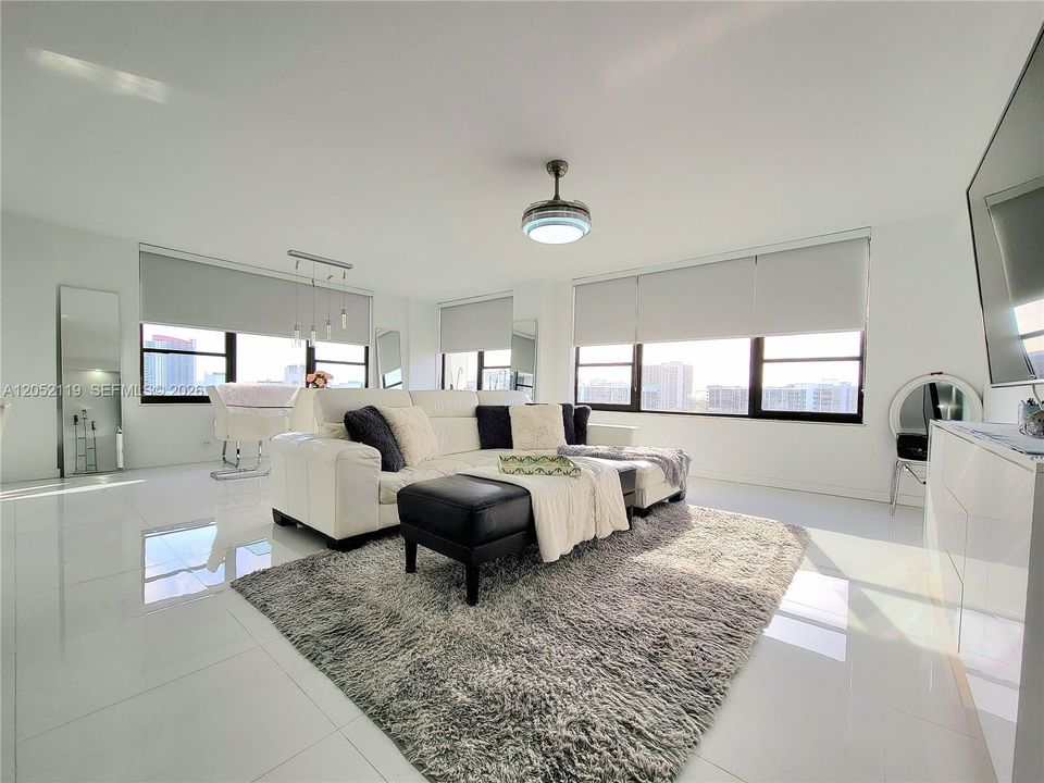For Sale: $599,000 (2 beds, 2 baths, 1360 Square Feet)