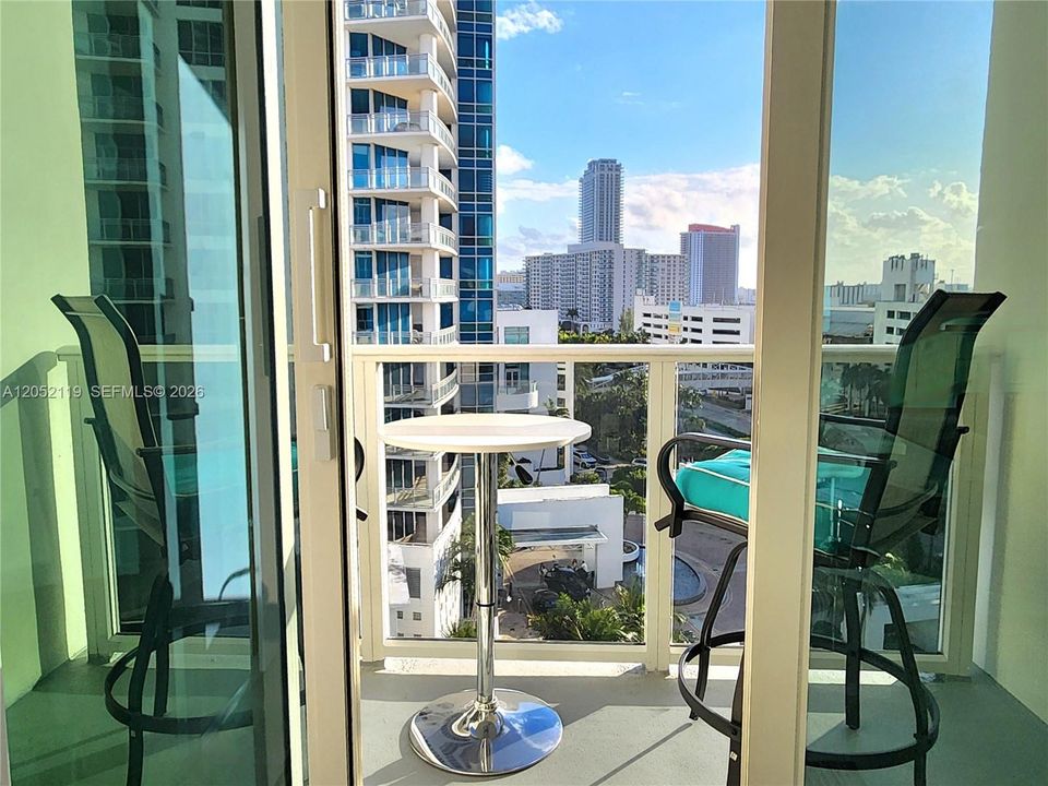 For Sale: $599,000 (2 beds, 2 baths, 1360 Square Feet)