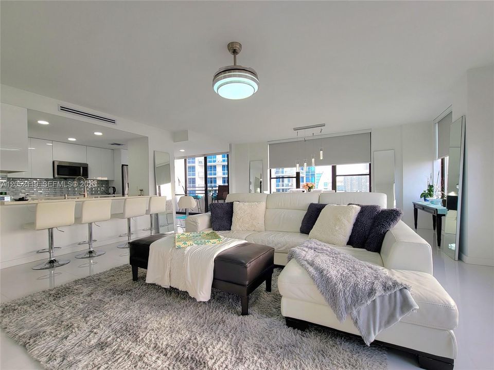 For Sale: $599,000 (2 beds, 2 baths, 1360 Square Feet)