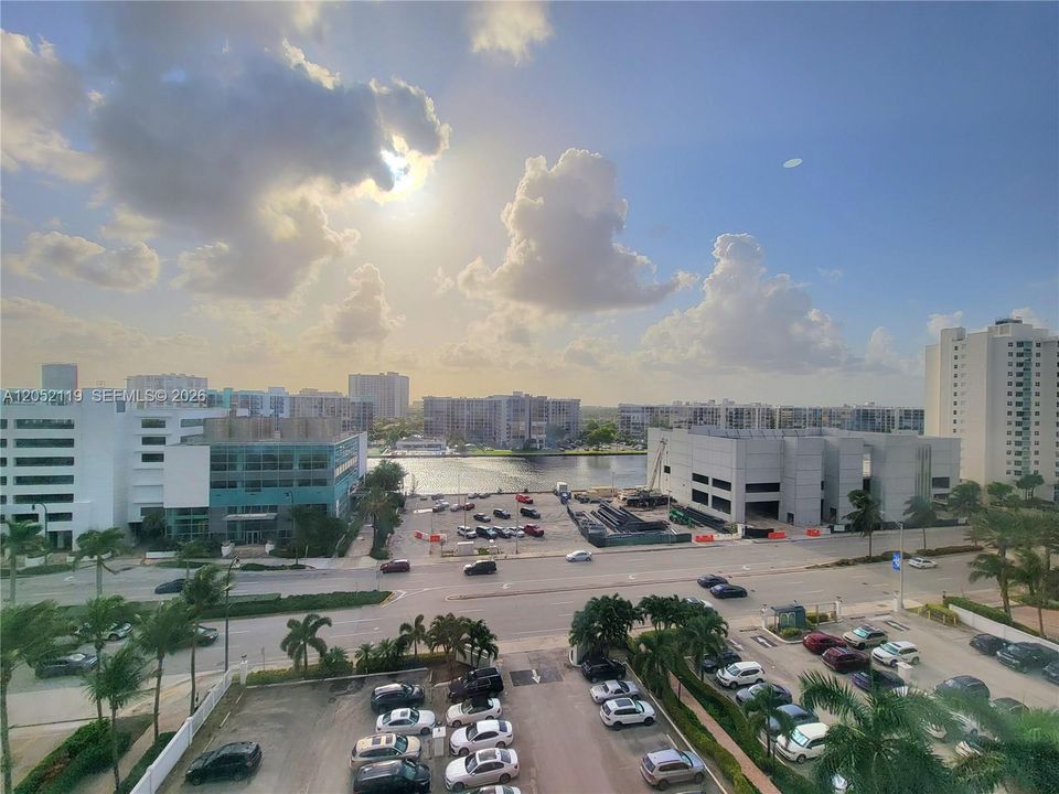 For Sale: $599,000 (2 beds, 2 baths, 1360 Square Feet)
