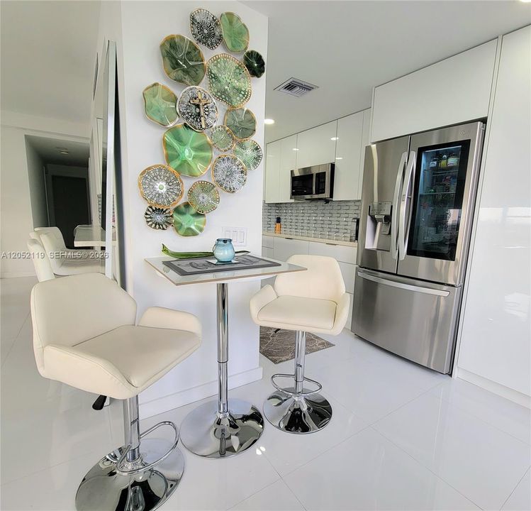 For Sale: $599,000 (2 beds, 2 baths, 1360 Square Feet)