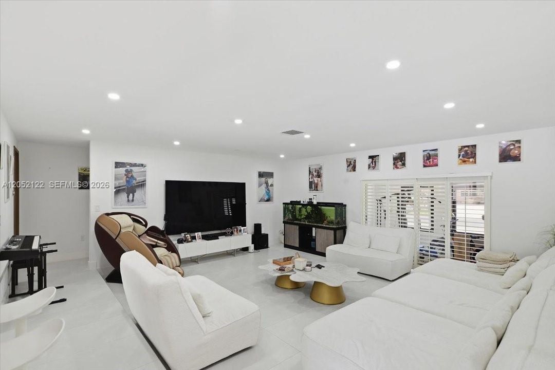 В аренду: $13,000 (4 спален, 4 ванн, 3361 Квадратных фут)