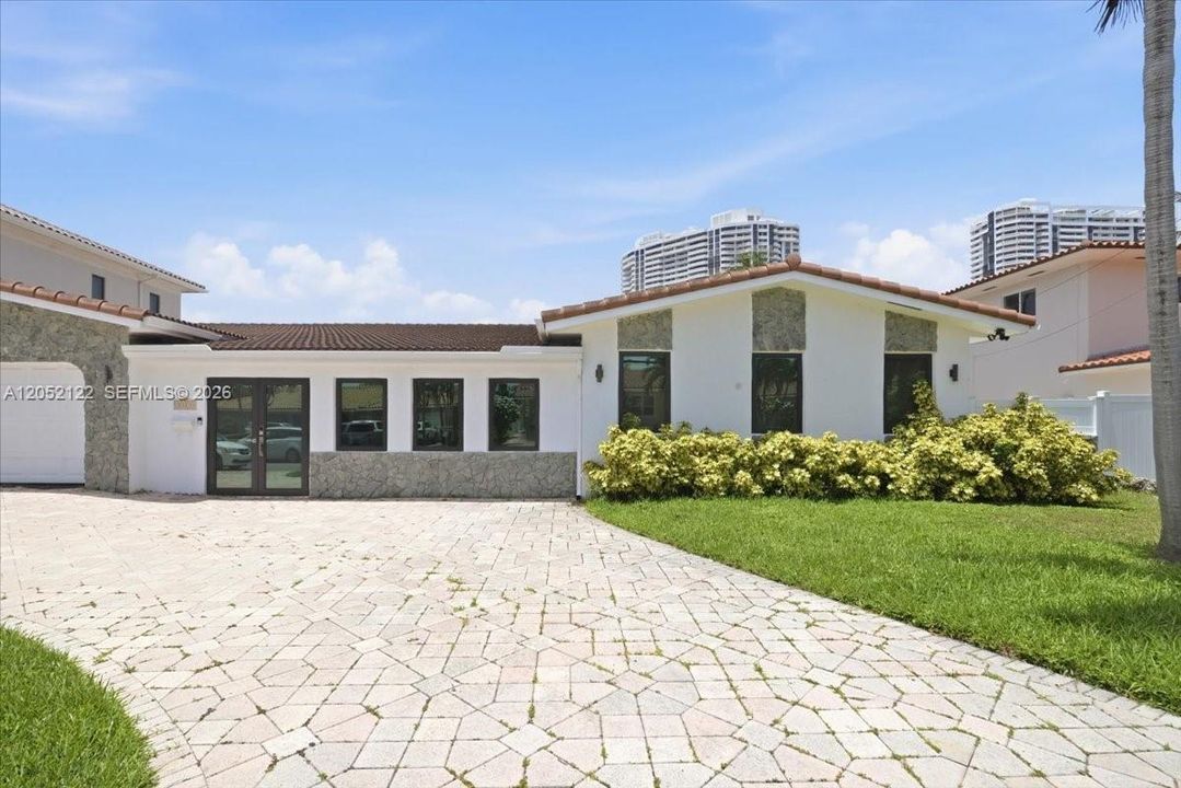 В аренду: $13,000 (4 спален, 4 ванн, 3361 Квадратных фут)
