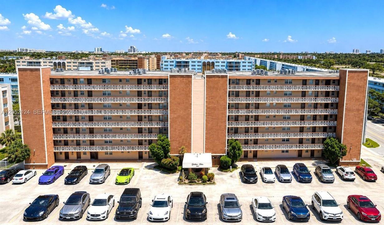 For Rent: $2,400 (2 beds, 2 baths, 1092 Square Feet)