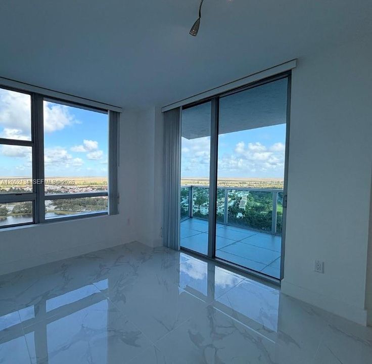 На продажу: $599,000 (3 спален, 3 ванн, 1570 Квадратных фут)