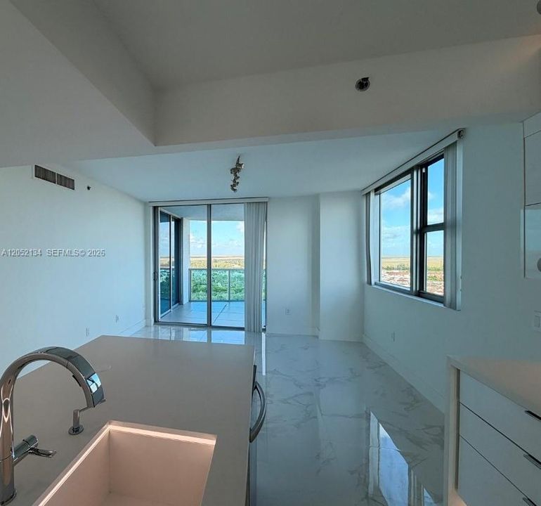 На продажу: $599,000 (3 спален, 3 ванн, 1570 Квадратных фут)