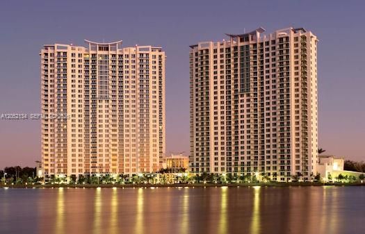 На продажу: $599,000 (3 спален, 3 ванн, 1570 Квадратных фут)