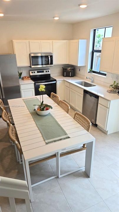 В аренду: $2,950 (3 спален, 3 ванн, 1380 Квадратных фут)