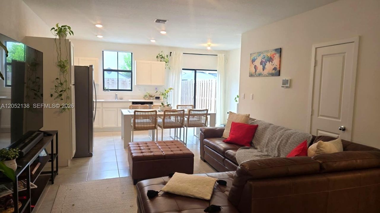 В аренду: $2,950 (3 спален, 3 ванн, 1380 Квадратных фут)