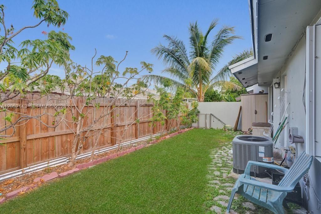 На продажу: $325,000 (2 спален, 1 ванн, 1015 Квадратных фут)