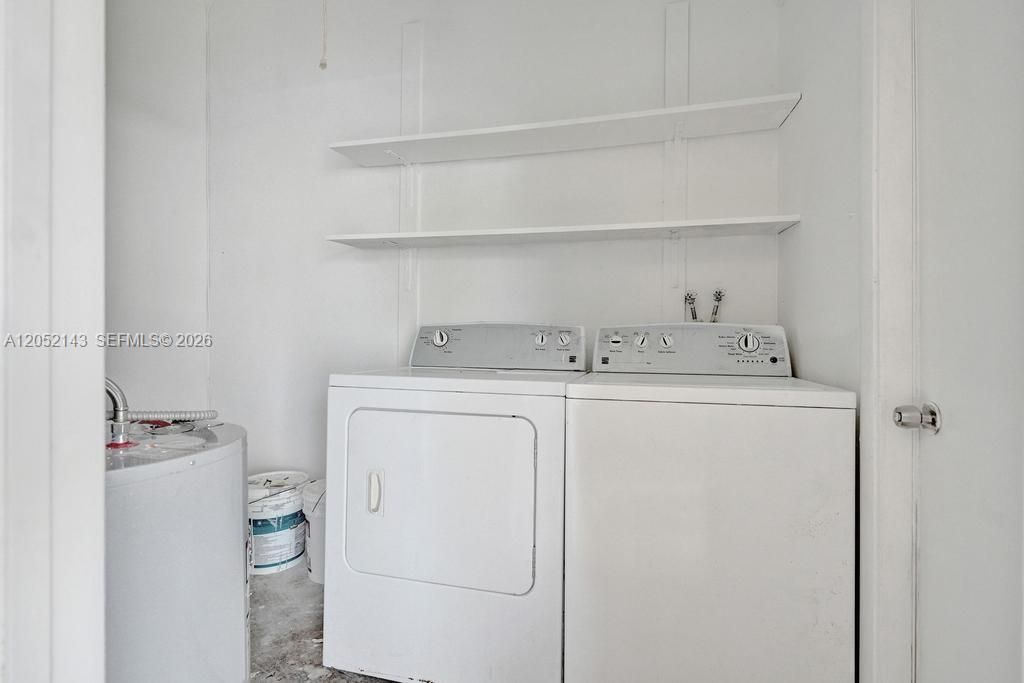 На продажу: $325,000 (2 спален, 1 ванн, 1015 Квадратных фут)