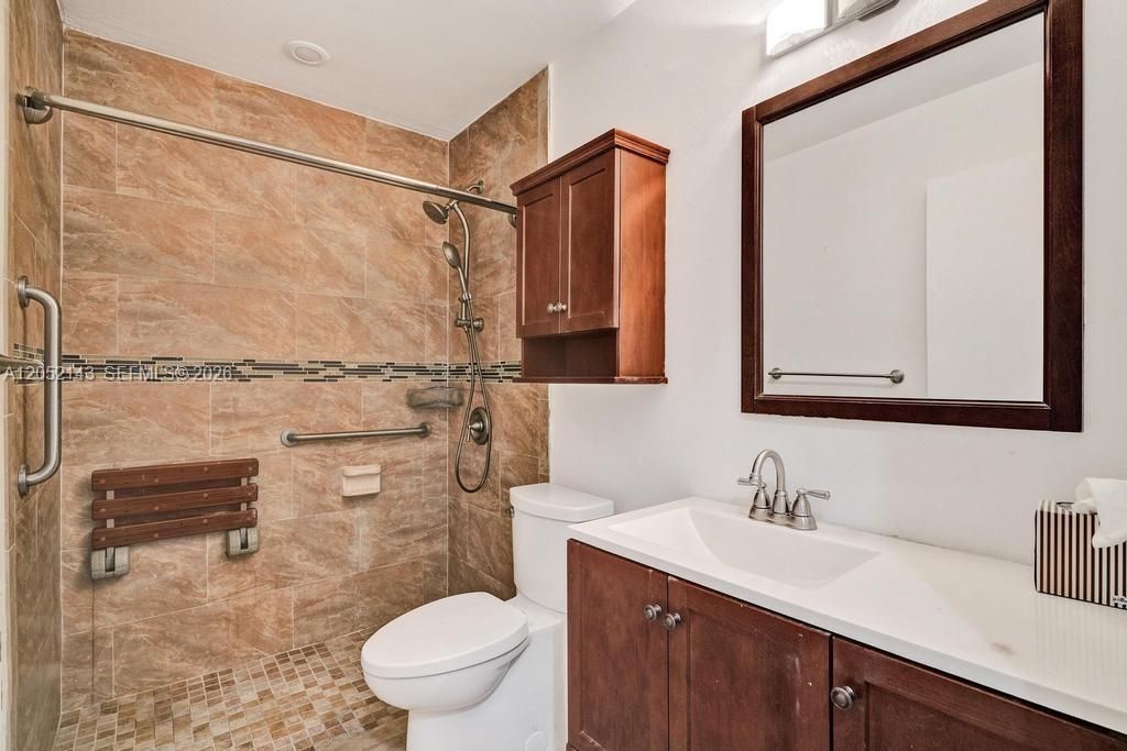 На продажу: $325,000 (2 спален, 1 ванн, 1015 Квадратных фут)