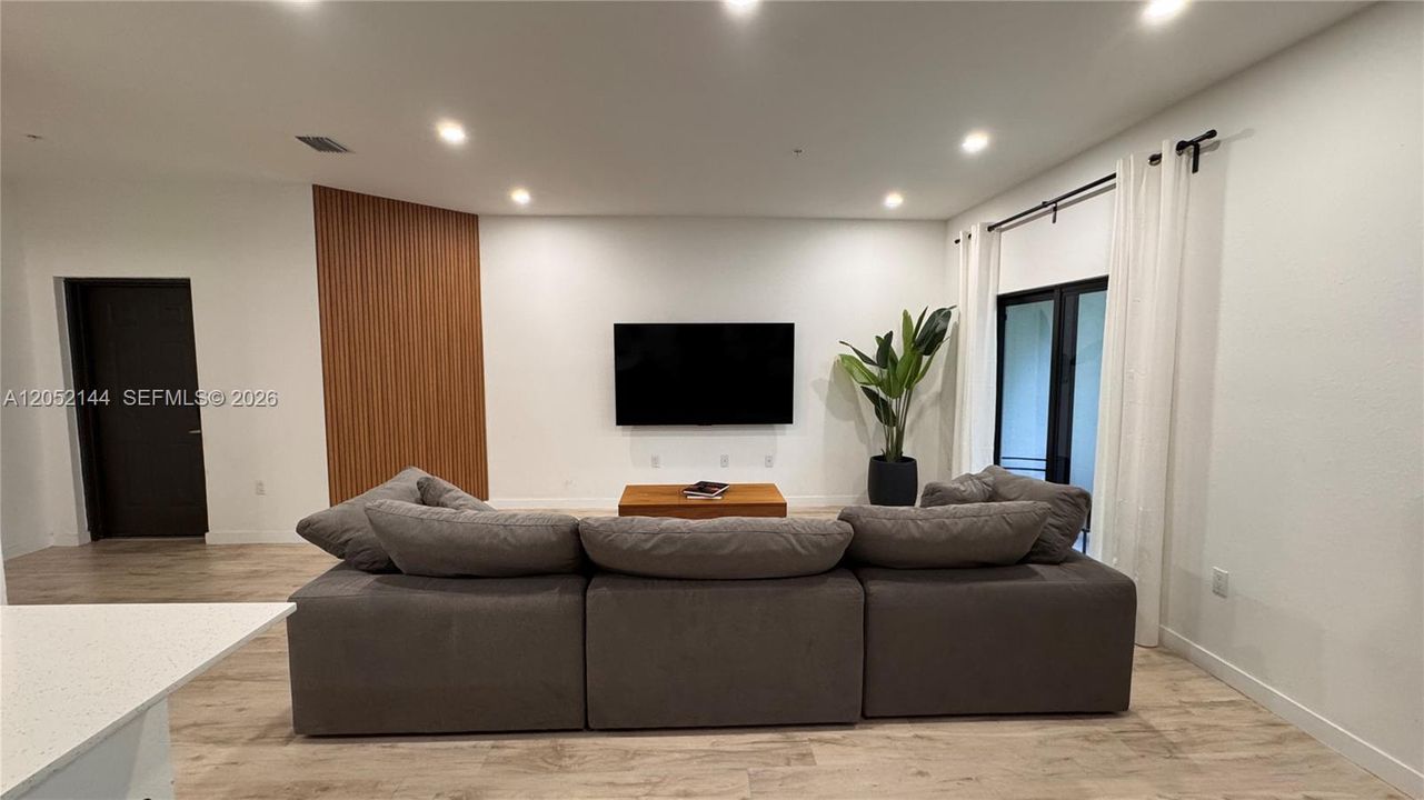 For Rent: $2,700 (3 beds, 2 baths, 1500 Square Feet)