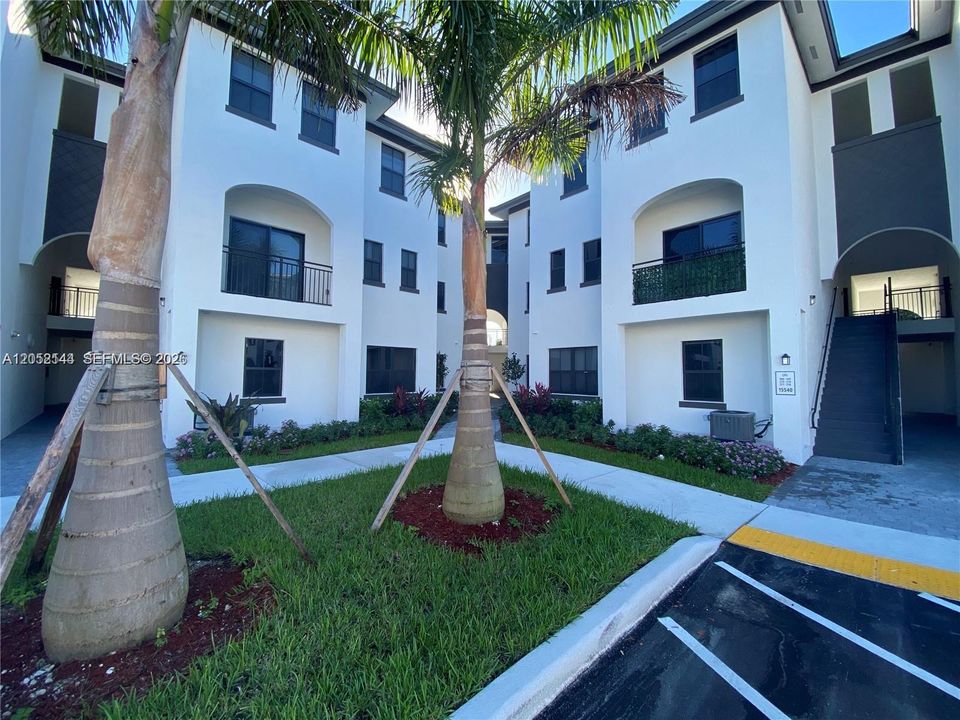For Rent: $2,700 (3 beds, 2 baths, 1500 Square Feet)
