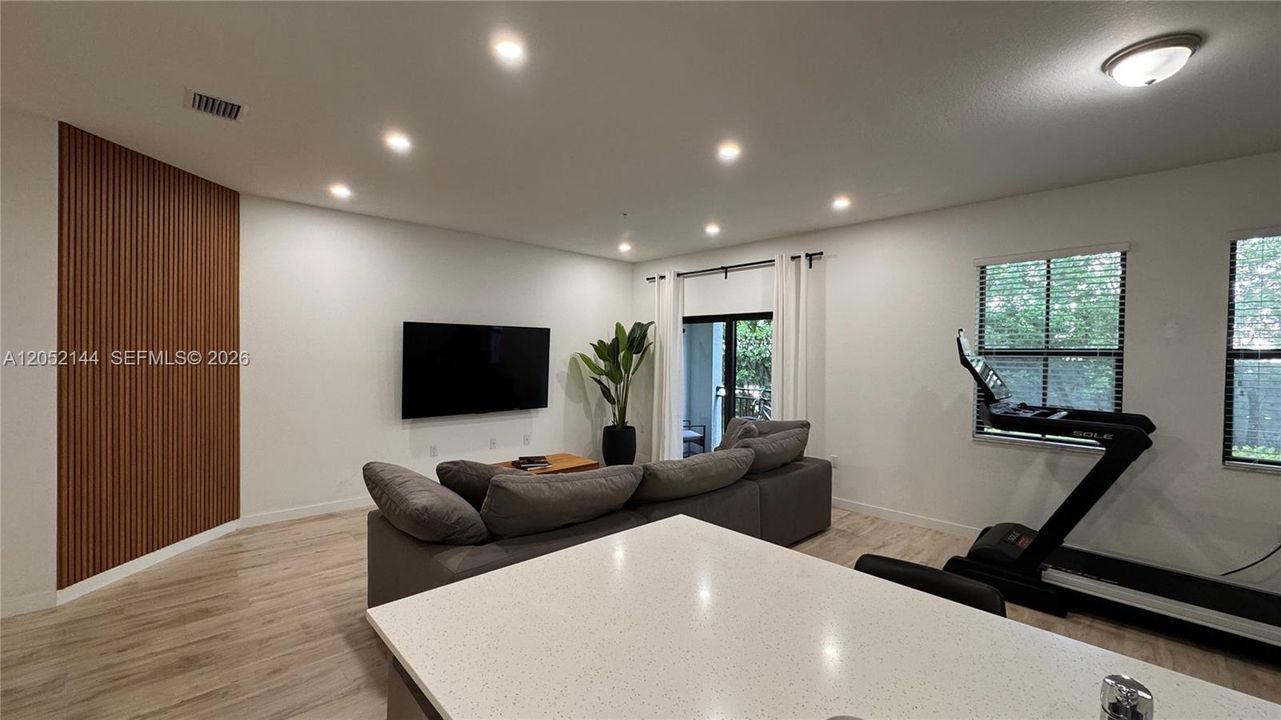 For Rent: $2,700 (3 beds, 2 baths, 1500 Square Feet)