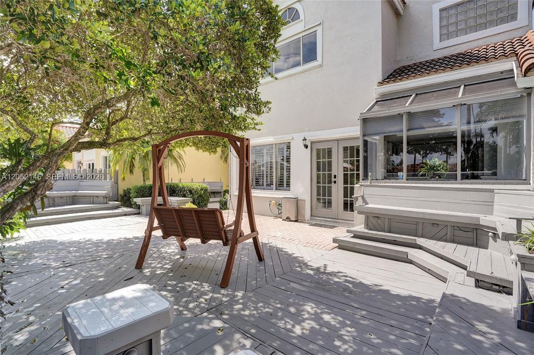 En Venta: $659,000 (3 camas, 2 baños, 2006 Pies cuadrados)