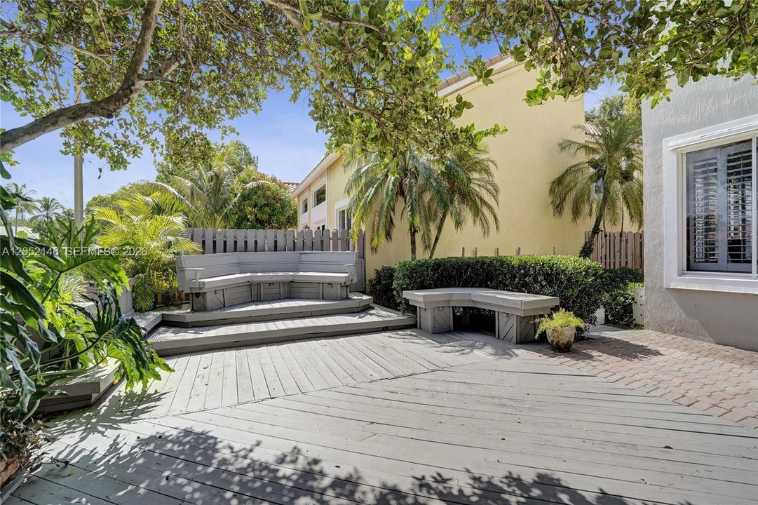 En Venta: $659,000 (3 camas, 2 baños, 2006 Pies cuadrados)