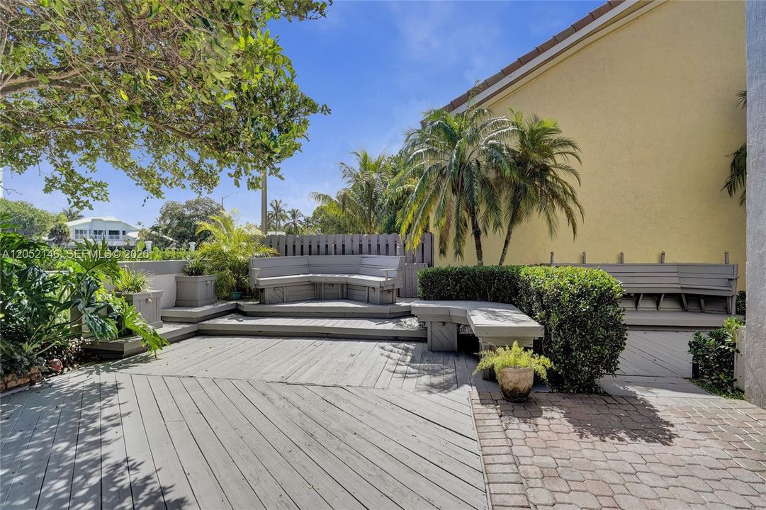 En Venta: $659,000 (3 camas, 2 baños, 2006 Pies cuadrados)