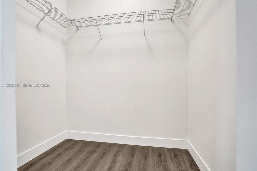 En Venta: $659,000 (3 camas, 2 baños, 2006 Pies cuadrados)