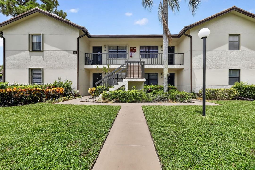 For Sale: $103,500 (2 beds, 2 baths, 1049 Square Feet)