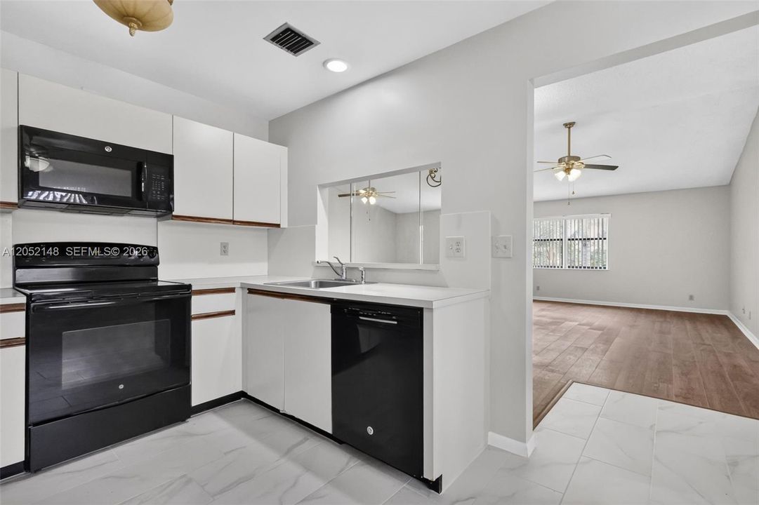 For Sale: $103,500 (2 beds, 2 baths, 1049 Square Feet)