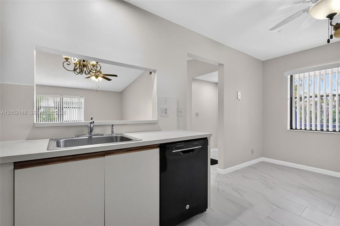 For Sale: $103,500 (2 beds, 2 baths, 1049 Square Feet)
