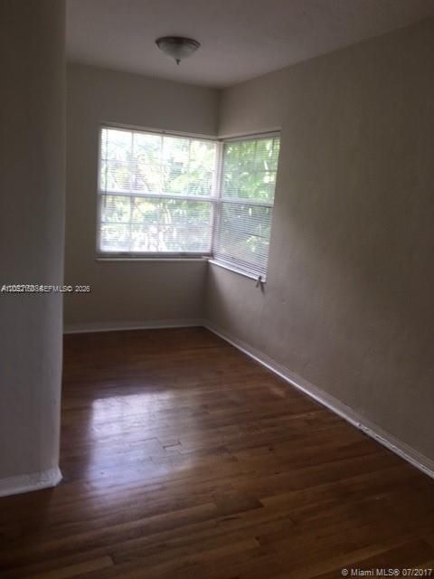 For Rent: $1,800 (1 beds, 1 baths, 720 Square Feet)