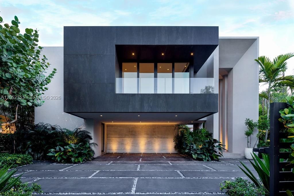 For Sale: $4,995,000 (2 beds, 2 baths, 3114 Square Feet)