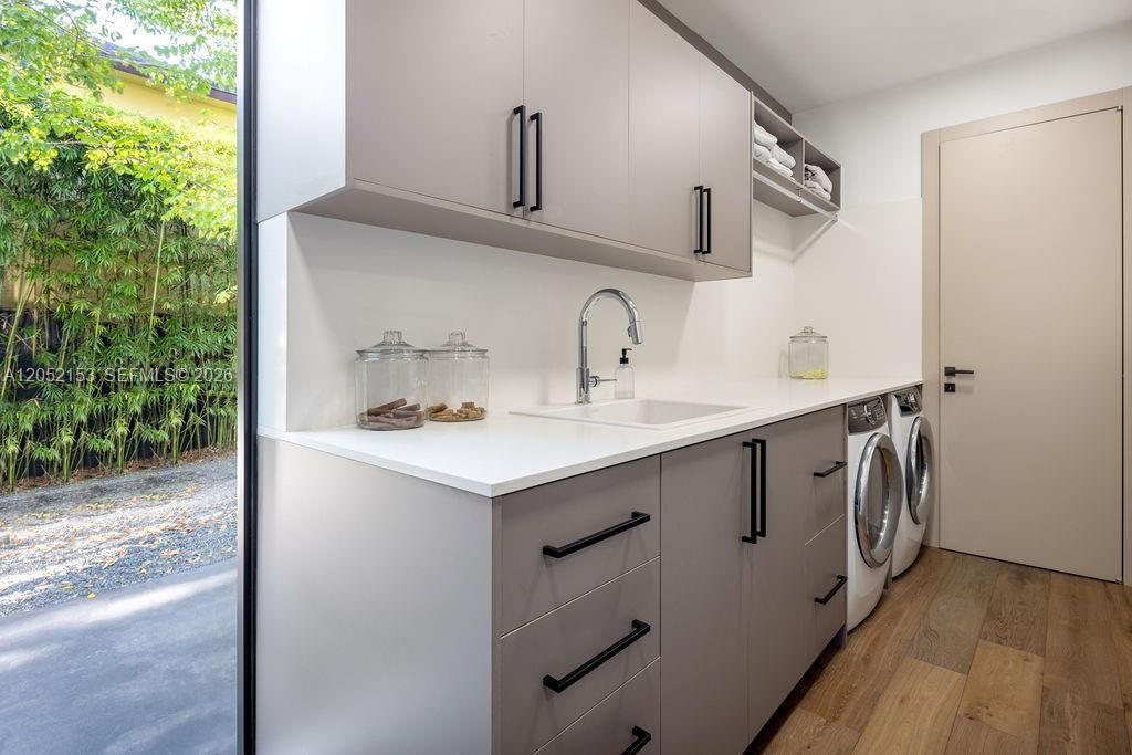 For Sale: $4,995,000 (2 beds, 2 baths, 3114 Square Feet)