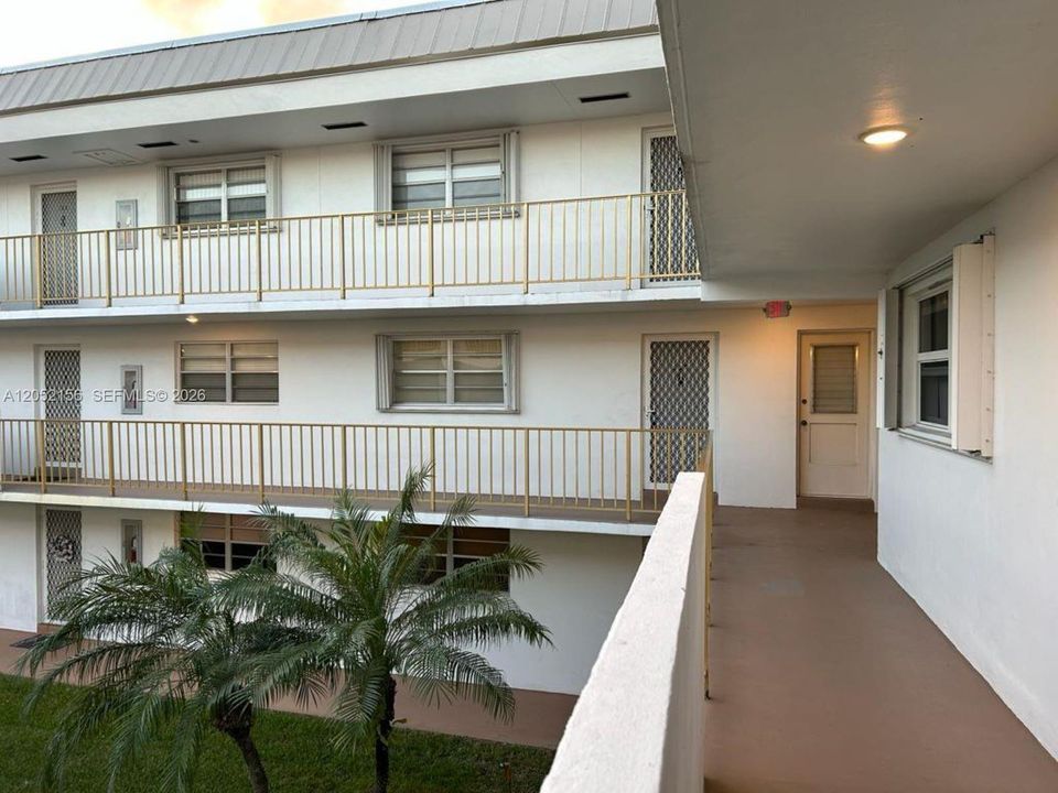 For Rent: $1,950 (2 beds, 1 baths, 850 Square Feet)