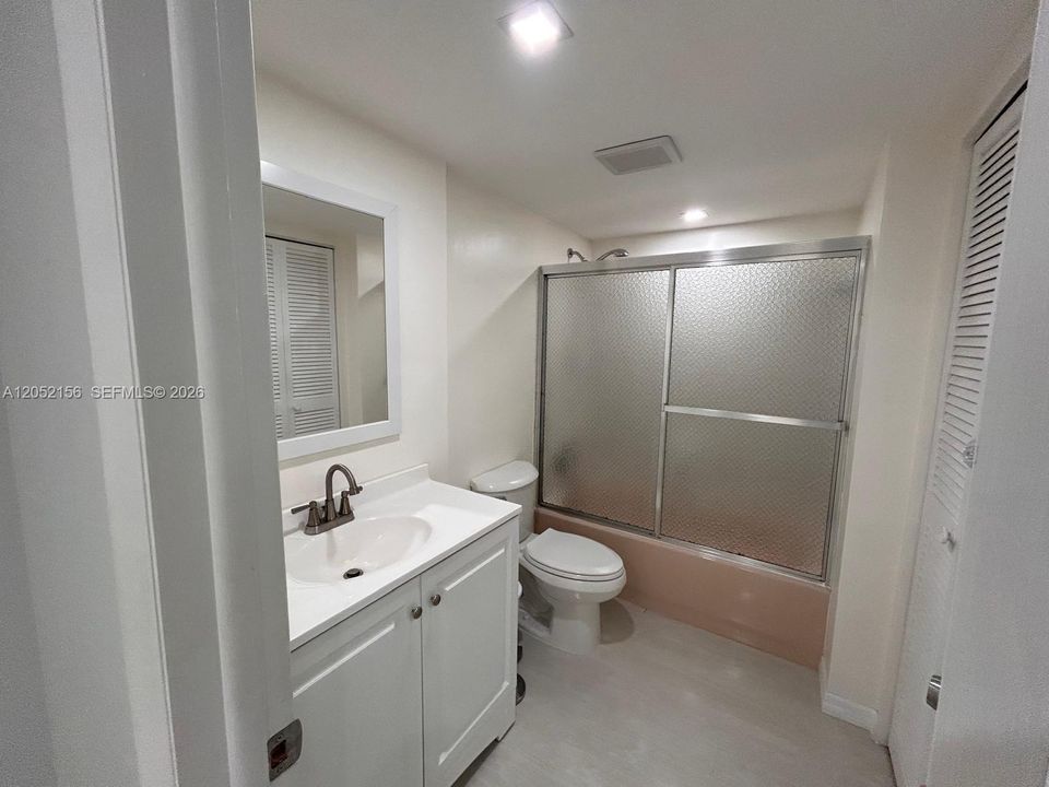 For Rent: $1,950 (2 beds, 1 baths, 850 Square Feet)