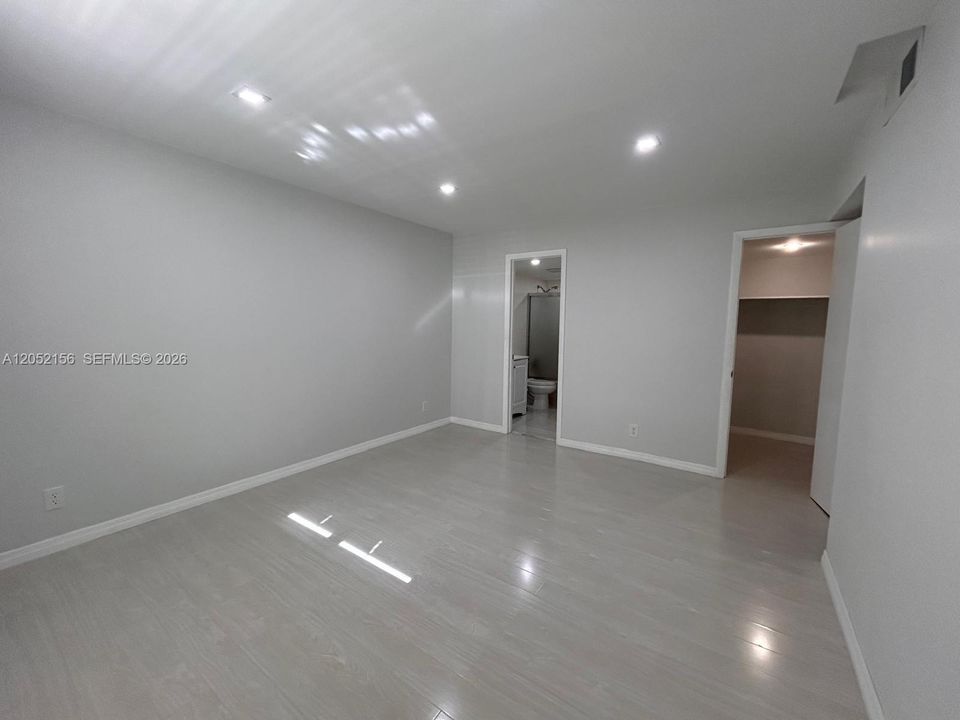 For Rent: $1,950 (2 beds, 1 baths, 850 Square Feet)