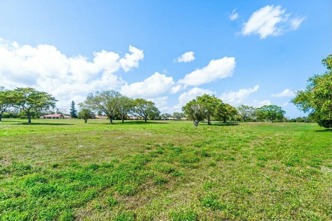 For Rent: $1,950 (2 beds, 1 baths, 850 Square Feet)