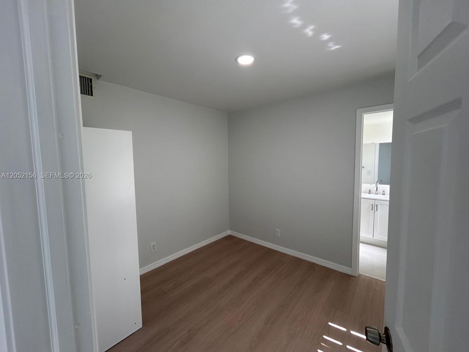 For Rent: $1,950 (2 beds, 1 baths, 850 Square Feet)