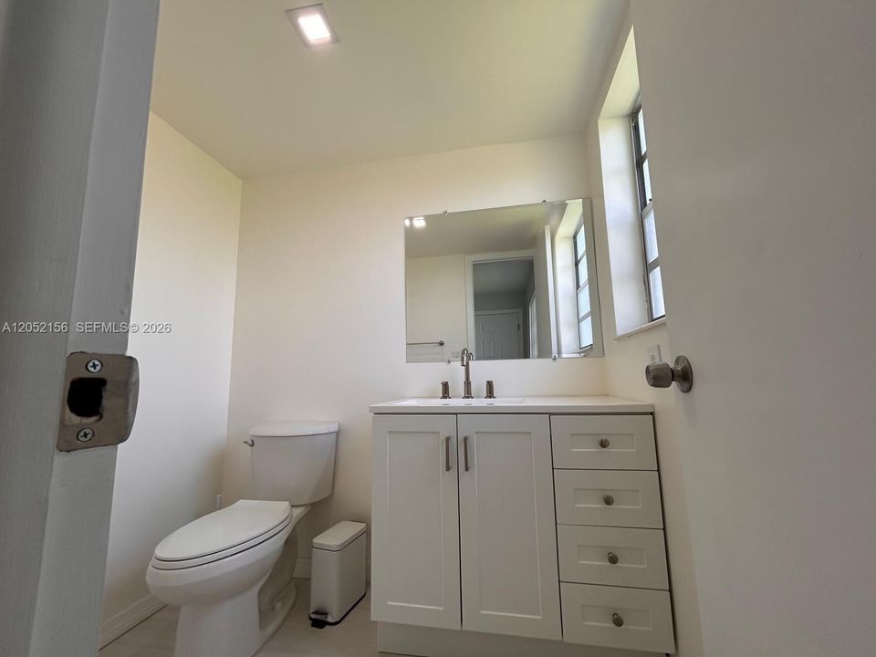 For Rent: $1,950 (2 beds, 1 baths, 850 Square Feet)
