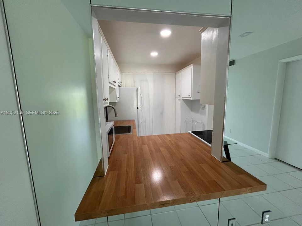 For Rent: $1,950 (2 beds, 1 baths, 850 Square Feet)