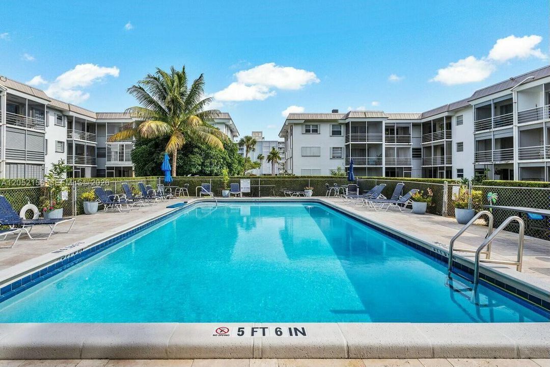 For Rent: $1,950 (2 beds, 1 baths, 850 Square Feet)