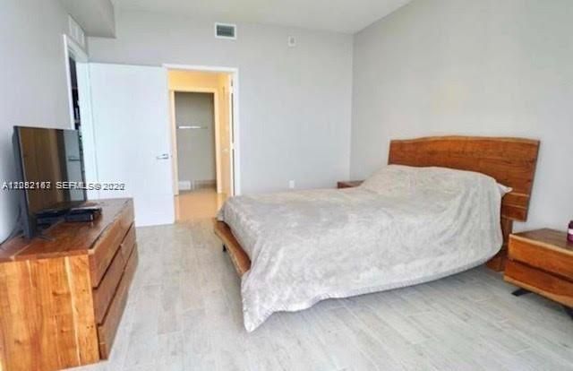 For Sale: $849,000 (3 beds, 3 baths, 1435 Square Feet)