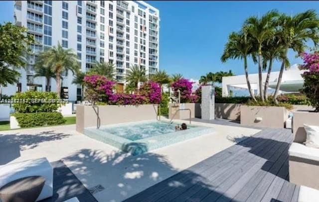 For Sale: $849,000 (3 beds, 3 baths, 1435 Square Feet)