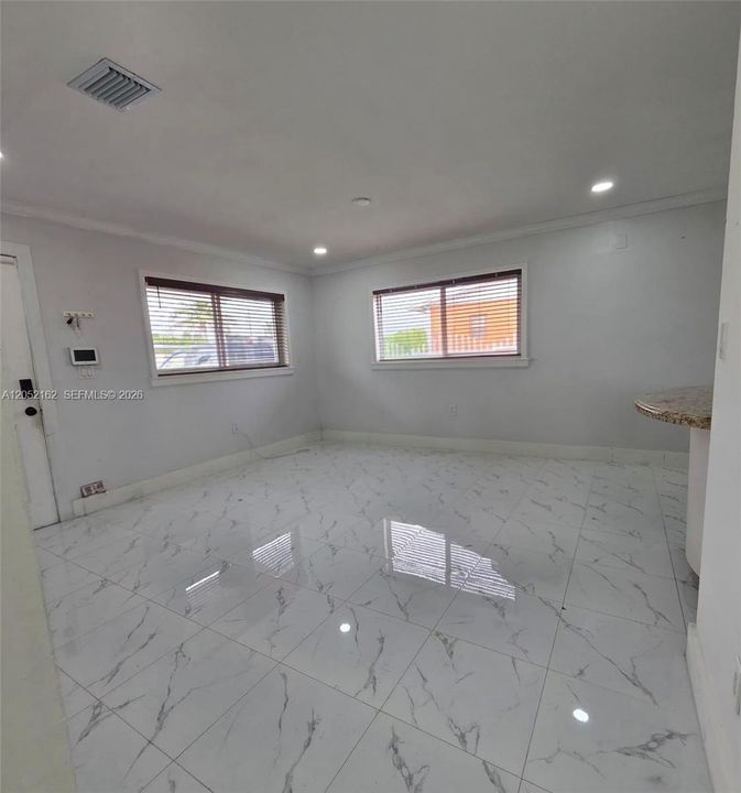 В аренду: $2,950 (3 спален, 1 ванн, 1920 Квадратных фут)